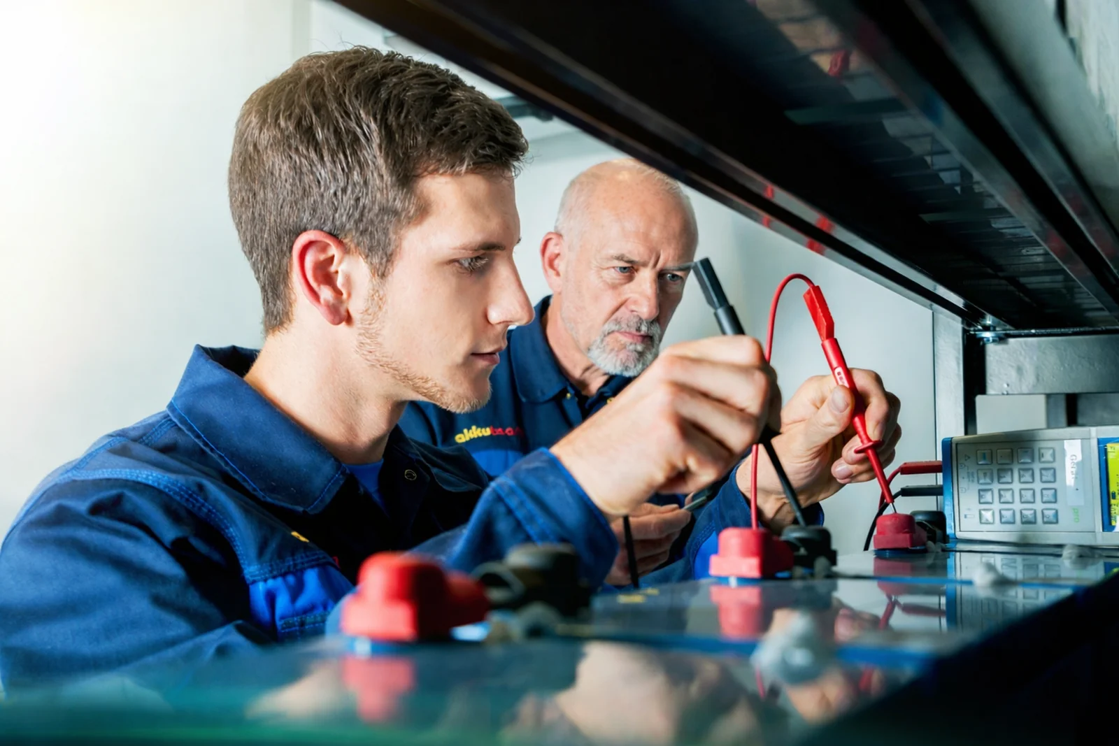 Service und Wartung an einer USV-Anlage